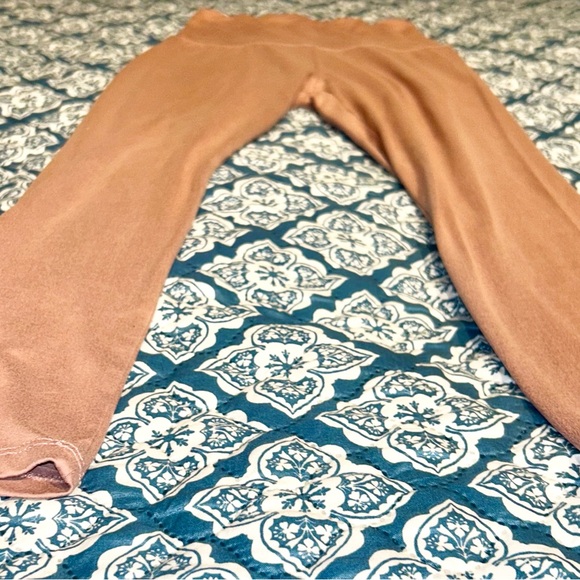 Women’s Workout Set Light Pink Leggings + Criss-cross Cami - Picture 14 of 15